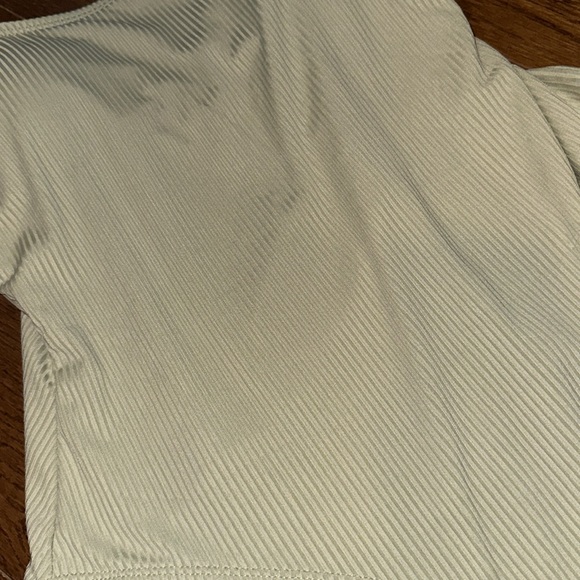 Beautiful green one piece swim suit - Picture 3 of 4